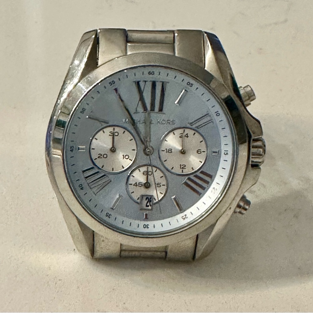 Michael Kors Women’s MK6099 Bradshaw silver/blue watch. Pre-owned.